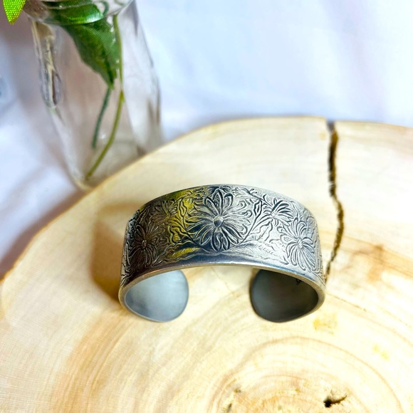 Salisbury Pewter Jewelry Salisbury Pewter Flower Of The Month Cuff